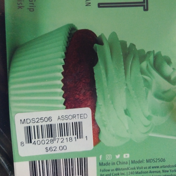 ART & COOK 15-Pc. Cupcake Pan, Silicone Liners & Tools Set - Picture 6 of 7